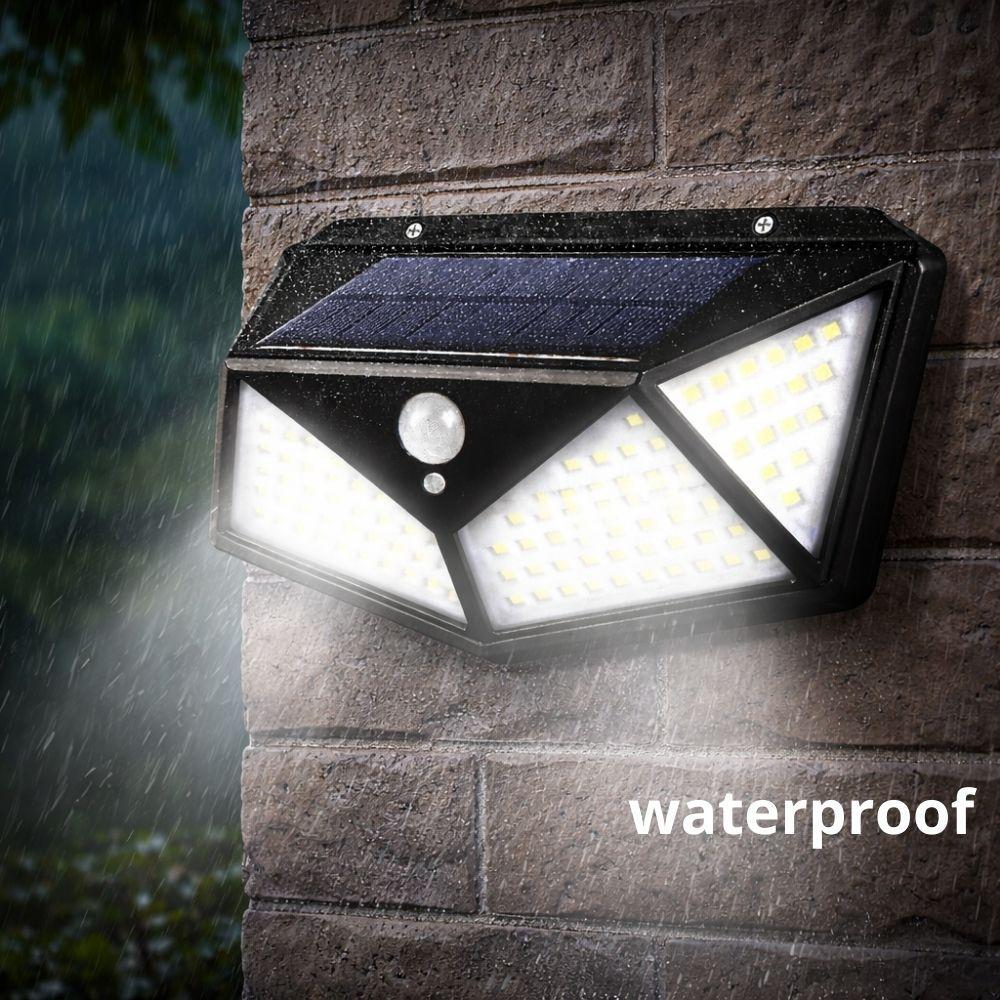 faretto da parete con pannello solare 20w - foto 2 Faretto da parete con pannello solare montato su muro in pietra