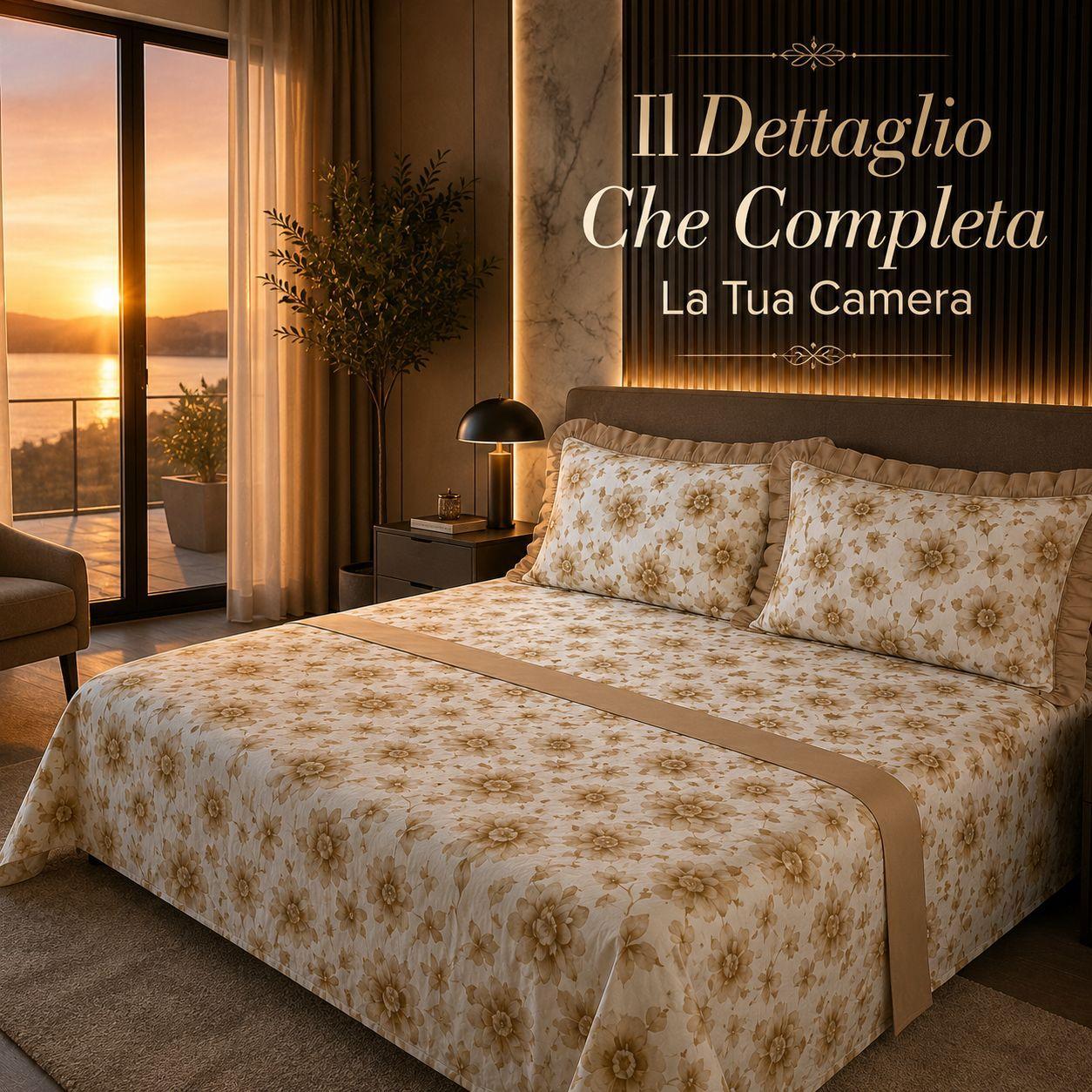 Completo letto matrimoniale beige con motivo floreale in camera da letto