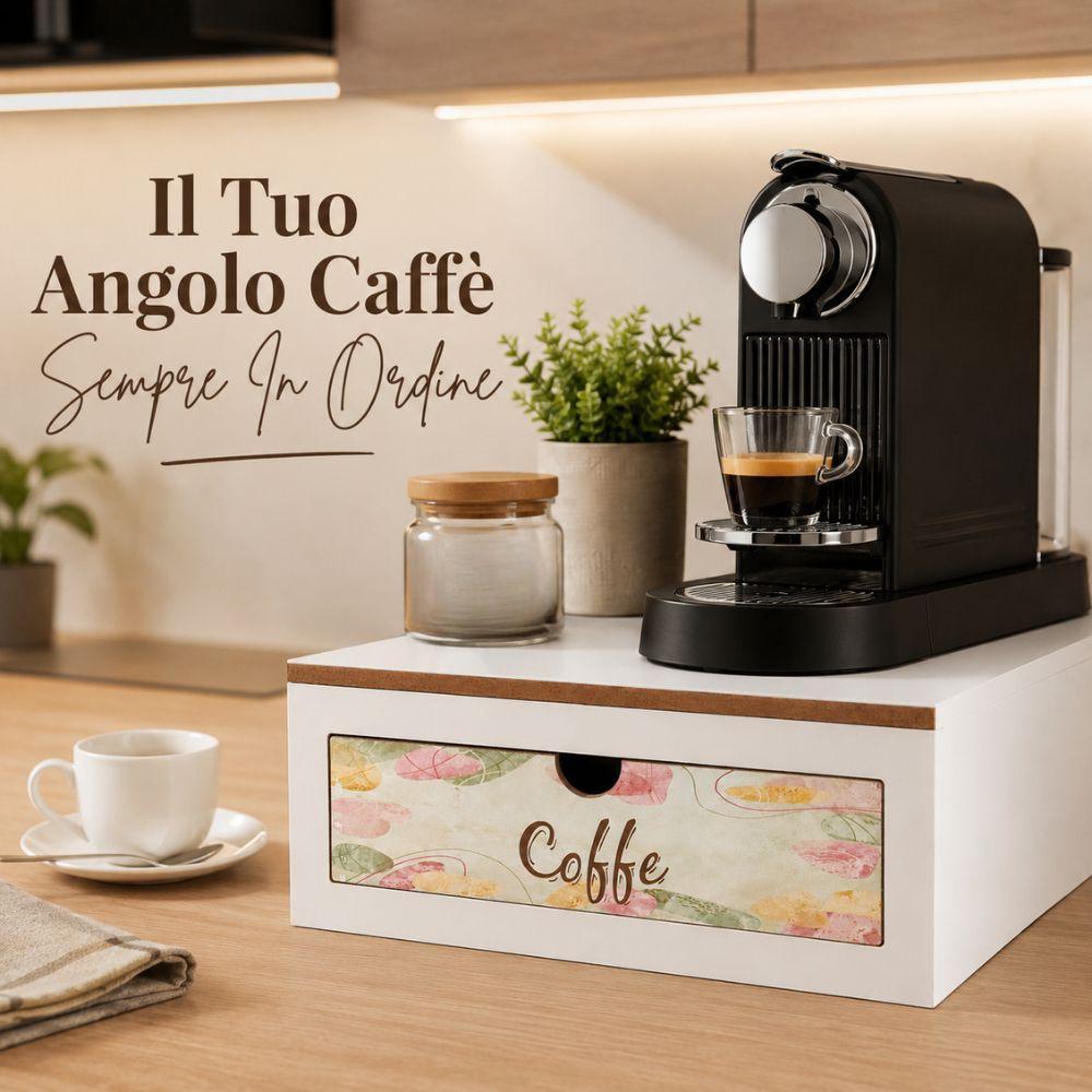 porta cialde in legno con cassetto estraibile 3 scomparti organizer salvaspazio per angolo caffè - foto 2 Porta cialde in legno accanto a macchina caffè con tazza, pianta e testo Angolo Caffè